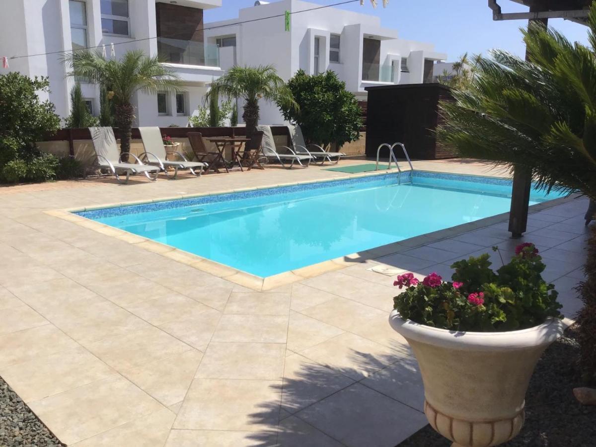 Carolyn Villa Is A Luxury 4-Bedroom Villa With Private Pool In Ajía Nápa Kültér fotó
