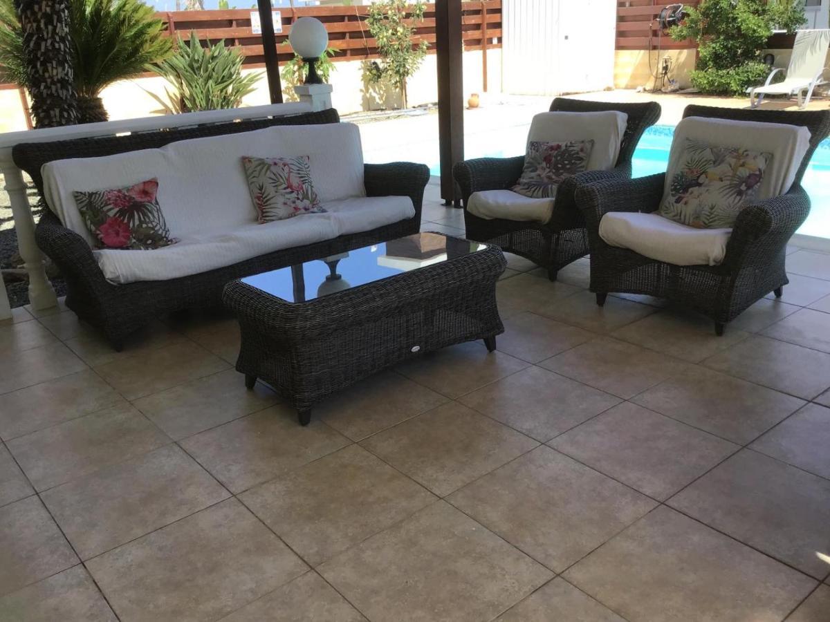 Carolyn Villa Is A Luxury 4-Bedroom Villa With Private Pool In Ajía Nápa Kültér fotó