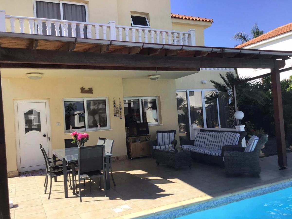 Carolyn Villa Is A Luxury 4-Bedroom Villa With Private Pool In Ajía Nápa Kültér fotó