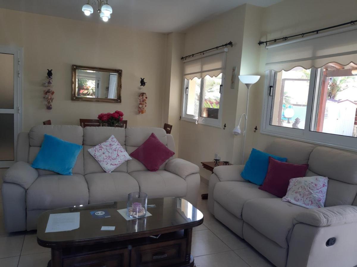 Carolyn Villa Is A Luxury 4-Bedroom Villa With Private Pool In Ajía Nápa Kültér fotó